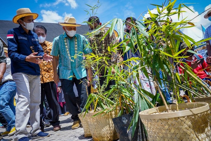 Kemenkop Siap Dorong Pengembangan Produk Kerajinan Bambu dari Garut