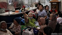 Sebanyak 17 KK mengungsi di kawasan tersebut.