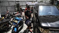Menurut keterangan pihak RW nantinya warga korban kebakaran akan pindah mengungsi di kantor RW.