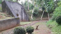 Benteng tersebut memiliki tiga bangunan, dua bangunan mirip sebuah bunker perlindungan dan satu bangunan lainnya menyerupai  ruangan parit yang dilengkapi sebuah lorong.
