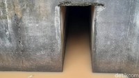Urutan akses menuju Benteng Pasir Laja, yakni mulai dari Alun-alun Sumedang - Jalan Cut Nyak Dhien - Gunung Gadung atau dari titik awal berjarak sekitar 4 Kilometer sampai lokasi. Kondisi jalannya pun  terhitung baik.