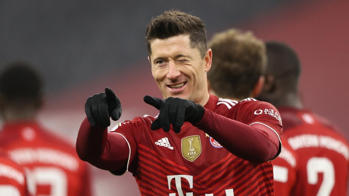 Robert Lewandowski bersaing dengan Lionel Messi dan Mohamed Salah raih gelar Pemain Terbaik FIFA 2021 (Foto: Getty Images/Alexander Hassenstein)