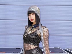 8 Gaya Terseksi Lisa BLACKPINK di 2021, Saat Debut Solo Hingga Terbang ke LA