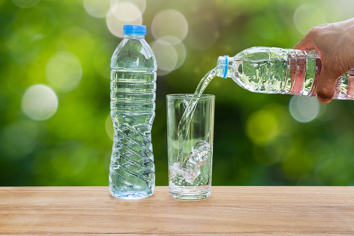 Minum langsung dari wadah Rasulullah SAW Melarang Minum Air Langsung dari Wadah, Ini Maksudnya