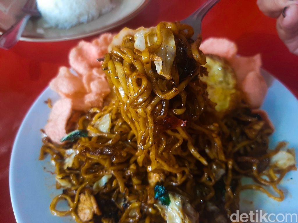 Pondok Rizki 99 Seafood, Chinese Food Murah di Stasiun Pondok Cina. Harga Cuma Rp 13 Ribuan!