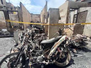 Kebakaran Besar di Menteng Sisakan Puing-puing Puluhan Rumah