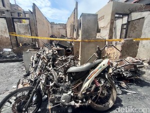 Kebakaran Besar di Menteng Sisakan Puing-puing Puluhan Rumah