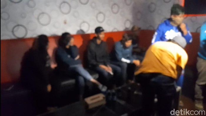 Razia tempat karaoke di Sumedang
