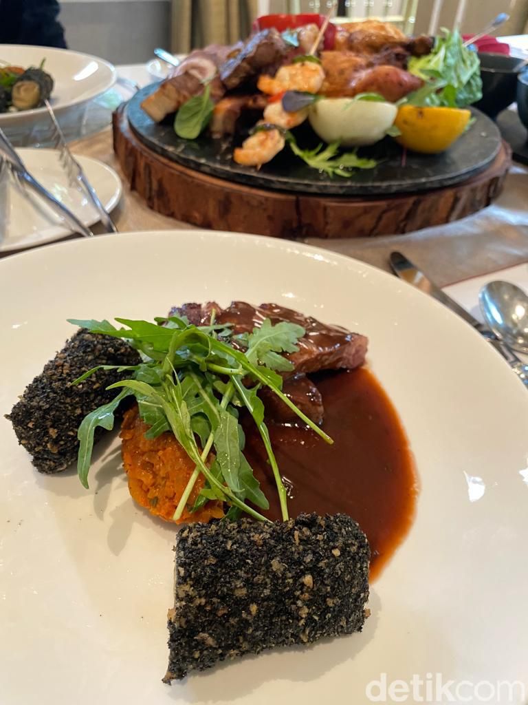 Salmon Tartare hingga Wagyu Sirloin Istimewa untuk Brunch di Hari Natal
