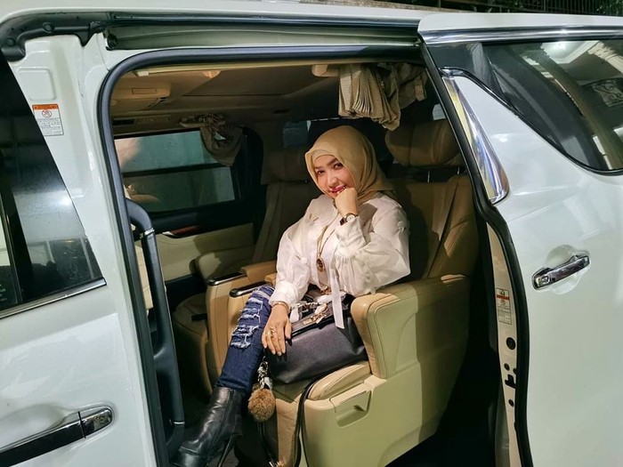 Serunya Kulineran Roro Fitria, Makan Siang di Turki hingga Bikin Sandwich Serunya Kulineran Roro Fitria, Makan Siang di Turki hingga Bikin Sandwich