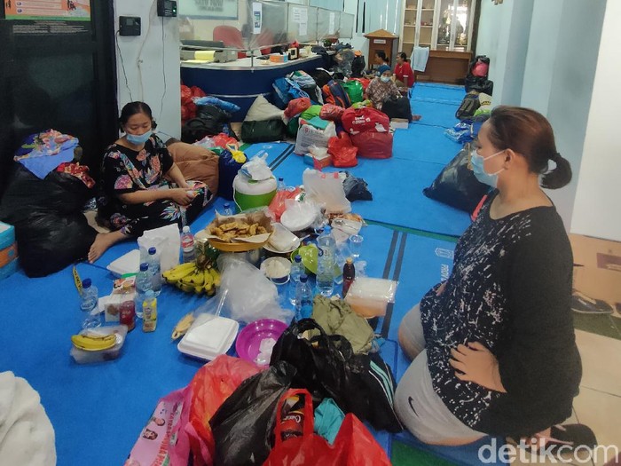Suasana pengungsi di Cikini, dari kebakaran di Kali Pasir, Kecamatan Menteng, Jakarta Pusat, 18 Desember 2021. (Mulia Budi/detikcom)