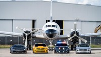 Keempat mobil tersebut merupakan koleksi pribadi milik Michael Bay yang tersimpan rapi di garasi rumahnya. Bagi konsumen yang tertarik ingin membelinya, mobil tersebut hanya dijual dalam satu paket penjualan. Harga jualnya sendiri mencapai US$ 2 juta atau sekitar Rp 28,7 miliar. Foto: dok. Curated