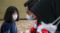 Sentra Vaksin ini dibuka untuk umum dan bisa diikuti mulai dari anak usia 12 tahun ke atas. Vaksin yang digunakan yakni Sinovac.