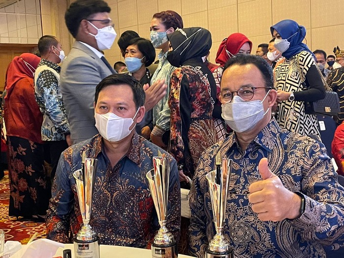 Waket DPD Raih Penghargaan Bergengsi