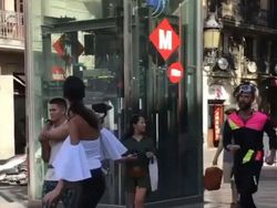 Aksi Nyeleneh Influencer Demi Konten, Bikin Geleng-geleng Kepala