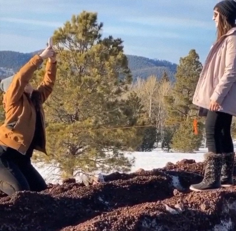 Aksi nyeleneh influencer demi konten