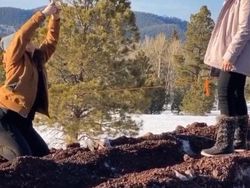 Aksi Nyeleneh Influencer Demi Konten, Bikin Geleng-geleng Kepala