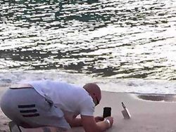 Aksi Nyeleneh Influencer Demi Konten, Bikin Geleng-geleng Kepala