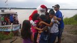Arungi Sungai Amazon, Sinterklas Bagi-bagi Hadiah Natal di Brasil
