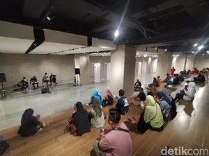 Antusiasme Warga Kunjungi Basement Alun-alun Suroboyo
