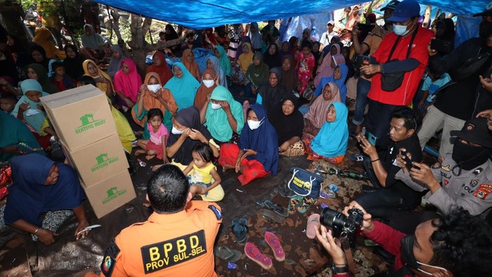 BNPB melakukan pendampingan terhadap warga di Kabupaten Kepulauan Selayar yang masih mengungsi karena trauma pasca gempa NTT M 7,4.