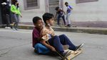 Bukan Mobil Balap, Anak-anak di Venezuela Balapan Naik Papan Kayu