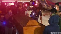 Diketahui, jenazah Salsabila tidak dibawa ke rumah dulu melainkan langsung dimakamkan di TPU Tegallame, Desa Ciaro, Kecamatan Nagreg.