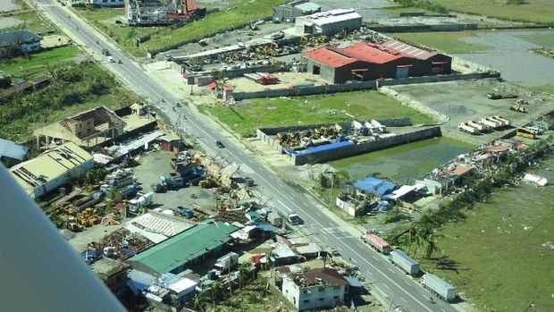 Foto udara menunjukkan, Filipina diterjang badai Topan Rai. (via REUTERS/PHILIPPINE COAST GUARD)