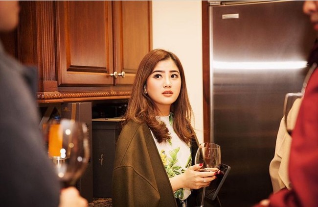 Valencia juga diketahui memiliki sejumlah bisnis, salah satunya adalah bisnis perhiasan mewah. Valencia memiliiki merek perhiasannya sendiri yang bernama Clemence Ellery Fine Jewelry. Foto: Instagram/valenciatanoe