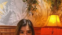 Mencicipi berbagai restoran mewah yang enak-enak menjadi destinasi perjalanannya ke luar negeri. Tampil cantik dan fashionable sudah menjadi identitas Valencia. Foto: Instagram/valenciatanoe