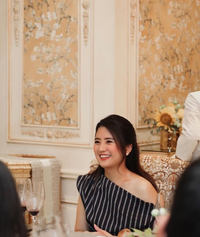 Setelah berhasil membuat publik penasaran, Valencia Tanoesoedibjo dan Kevin Sanjaya akhirnya mempublikasikan hubungan keduanya. Hal itu terlihat dari unggahan Instagram di akun pribadi Kevin Sanjaya. Foto: Instagram/valenciatanoe