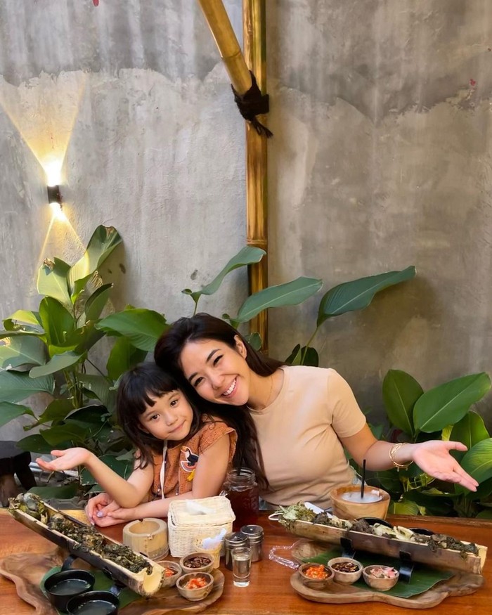 Gisella Anastasia & Wijin