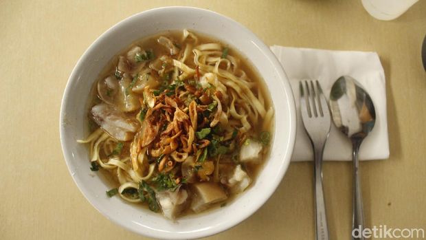 Gurih Mantap! Mie Kocok Cepay Legendaris dari Bandung yang Dimasak Pakai Api Arang