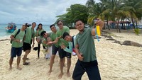 Wefie asyik di dengan view Mercusuar yang ikonik