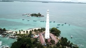 Hopping Island Asyik di Surga Belitung yang Ikonik
