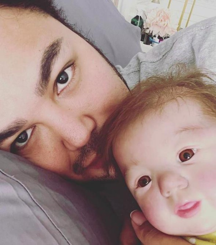 Ivan Gunawan dan boneka bayinya