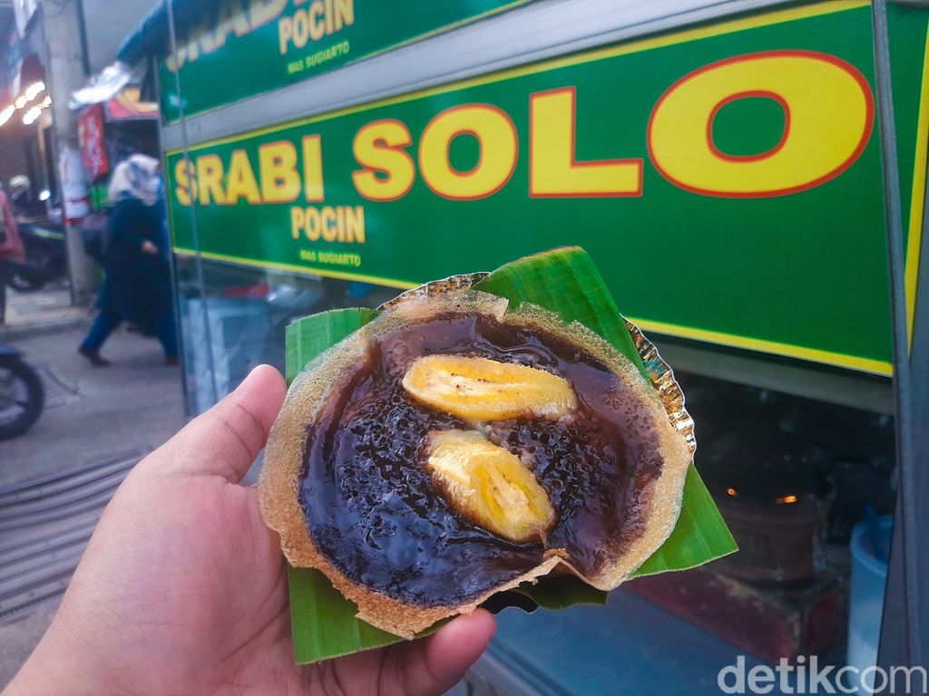 Jajanan Pilihan DetikFood di Stasiun Pondok Cina. Ada Serabi Solo, Street Food Korea, dan Lumpia Basah Rp 10 Ribuan.