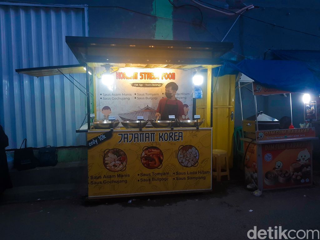 Jajanan Pilihan DetikFood di Stasiun Pondok Cina. Ada Serabi Solo, Street Food Korea, dan Lumpia Basah Rp 10 Ribuan.