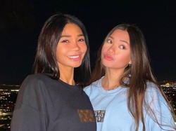 10 Potret Viral Ibu-ibu Menolak Tua, Dikira Kakak Beradik dengan Putrinya