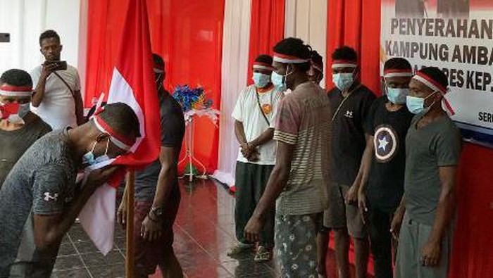 KKB kelompok Kampung Ambaidiru, Distrik Kosiwo, Kepulauan Yapen, Papua menyerahkan diri.