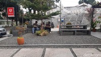 Alamat Ruto Coffee berada di daerah Jl. Puter No.006, RT.03/RW.06, Tanah Sareal, Kec. Tanah Sereal, Kota Bogor, Jawa Barat 16161. Jam Operasionalnya mulai pukul 09.00 hingga 20.00 WIB setiap hari. (dok. Instagram @frameofjndrl)