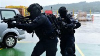 Pasukan Detasemen Jalamangkara (Denjaka) gelar latihan Penanggulangan Teroris Denjaka 2021. Dalam latihan itu digambarkan ada sekelompok teroris yang menguasai dan menyandera pegawai SKK Migas yang berada di Pelabuhan Jetty SKK Migas di Pulau Matak Kepulauan Anambas yang sedang bertugas. Detasemen Jalamangkara (Denjaka) pun beraksi untuk menanggulangi aksi teror tersebut setelah mendapat perintah dari komando atas.