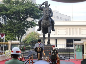 Prabowo Bacakan Amanat Jokowi: Apa Pun Profesinya Wajib Bela Negara