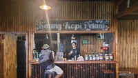dalam kedai kopi loa