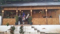 depan kedai kopi loa