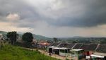 Menikmati Kopi Ditemani Pemandangan Pegunungan Bandung