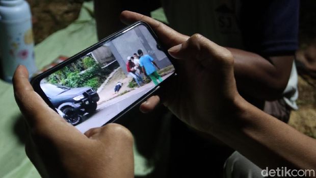 Mobil dan Sosok Misterius Bawa Handi-Salsa di Nagreg
