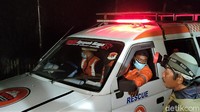 Jasad Handi dimakamkan di Tempat Pemakaman Umum (TPU) RW 03, Desa Cijolang, Kecamatan Balubur Limbangan, Minggu (19/12/2021) dini hari.