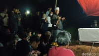 Seperti diketahui, Handi merupakan salah satu korban tabrakan di kawasan Nagreg, Bandung pada Rabu (8/12). Hendi tertabrak sebuah mobil saat mengendarai motor bersama temannya, Salsabila (14).