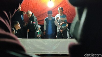Momen Pemakaman Korban Laka Garut yang Ditemukan di Jateng